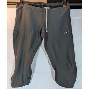 Nike Women's Size Large Gray Capris - Activewear *slight seam stretch*